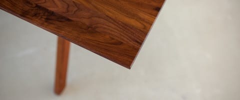 masif ahşap masa köşe detayları